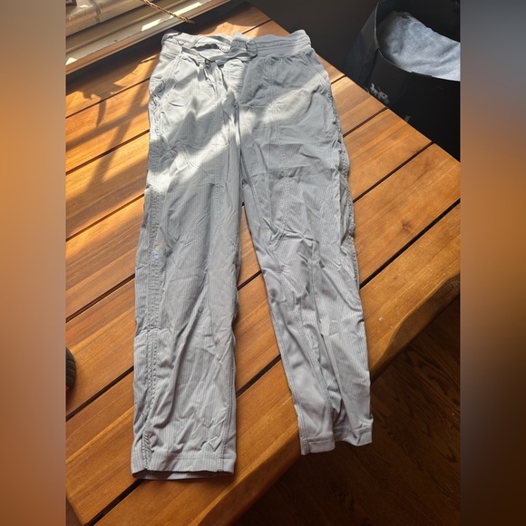 Women's Light Grey Lululemon Studio Dance Pant Cropped Size 2